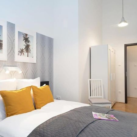 Ultra Central Large Stylish Apartment ブダペスト エクステリア 写真