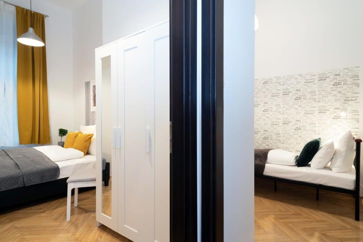 Ultra Central Large Stylish Apartment ブダペスト エクステリア 写真