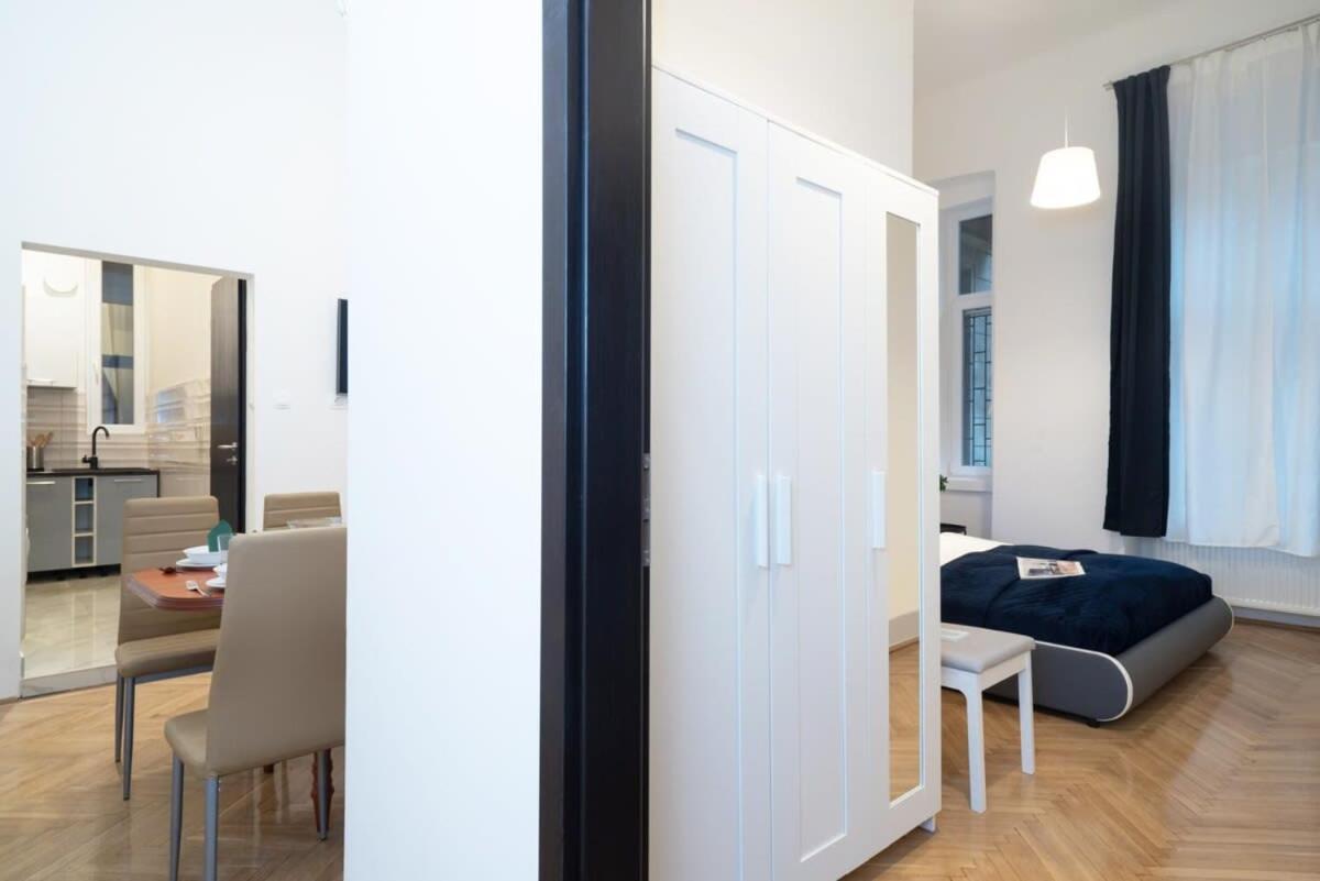 Ultra Central Large Stylish Apartment ブダペスト エクステリア 写真